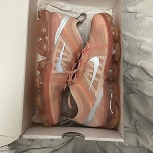 WOMENS AIR VAPORMAX pink,